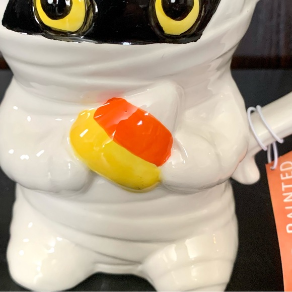 Mummy Girl Holding Candy Corn Ceramic Halloween Mug - Picture 4 of 14